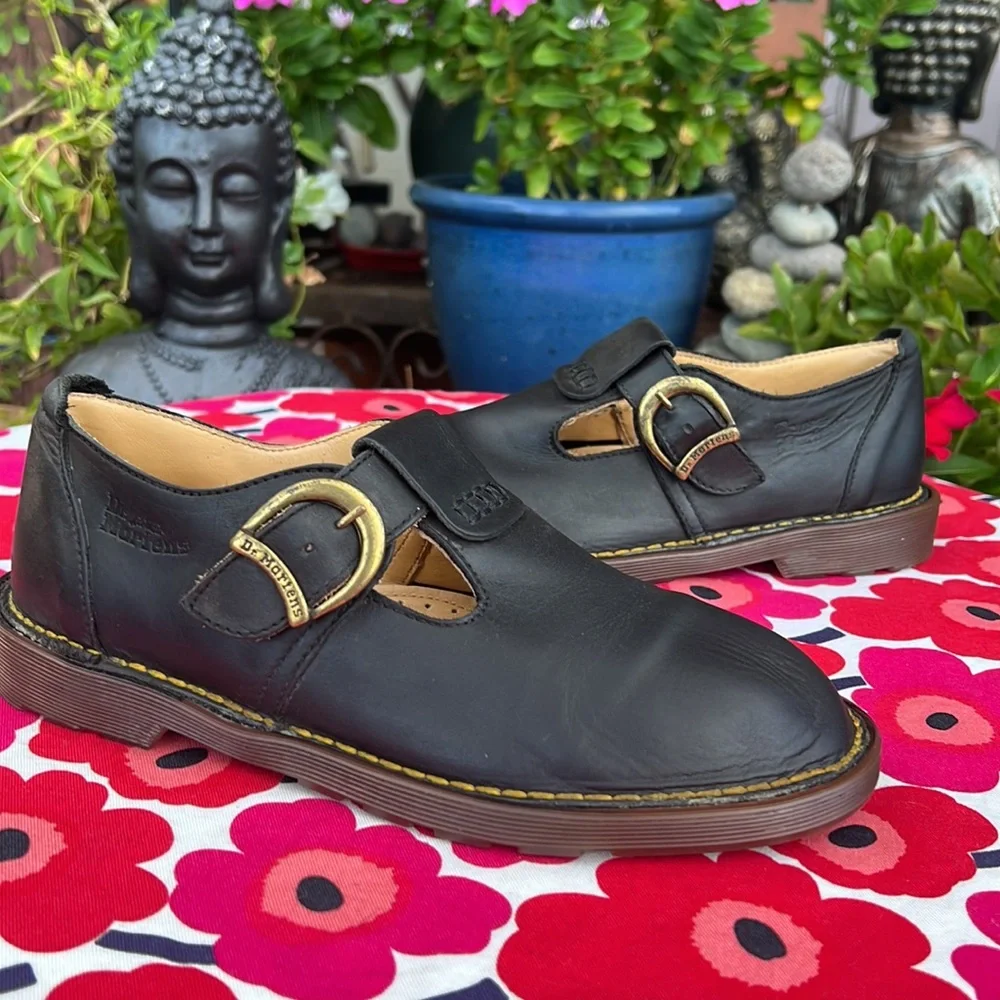 🏴󠁧󠁢󠁥󠁮󠁧󠁿 Vintage Dr. Martens MIE Matte Black T-Strap Mary Jane UK 6
